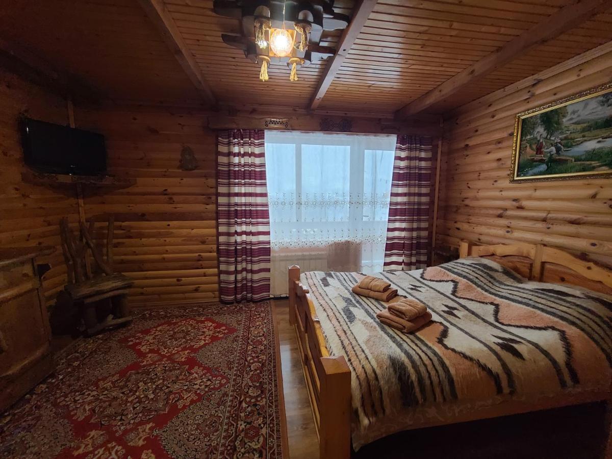 Отель Гуцульська хата Яремча Экстерьер фото